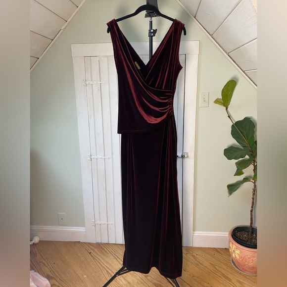 Georgiou Studio Burgundy Velvet Cocktail Dress V neck Side Slit Medium - Picture 16 of 16